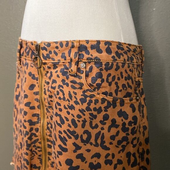 Free People We the free Women's Zip It Up Leopard Print Denim Mini Skirt - Picture 5 of 12